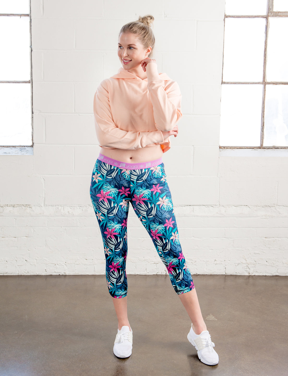 LADIES ALLOVER PRINT CAPRI LEGGING