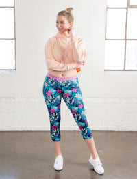 LADIES ALLOVER PRINT CAPRI LEGGING