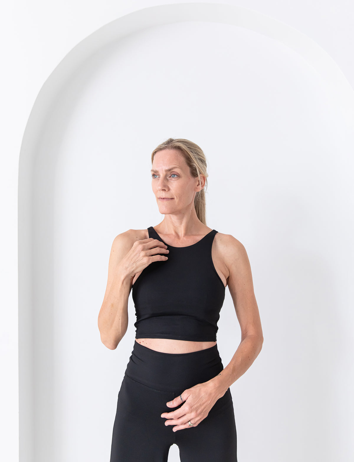 LADIES HIGH NECK POWER CROP TANK SMALL TRUE BLACK